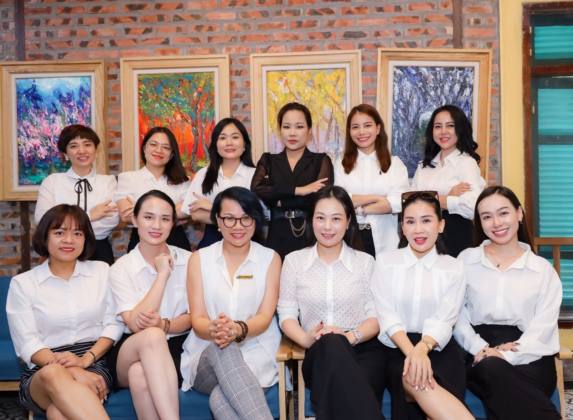 Đại diện thương hiệu thời trang: Linkmode_Designer Hân hạnh đồng hành cùng rất nhiều CEO trong các lĩnh vực đa ngành